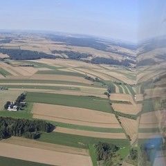 Flugwegposition um 15:19:29: Aufgenommen in der Nähe von Gemeinde Dobersberg, Österreich in 913 Meter